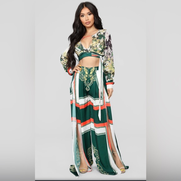 Fashion Nova Pants - NWOT Fashion Nova Flower Vibes Wide Leg Pant Set matching long sleeve top Large